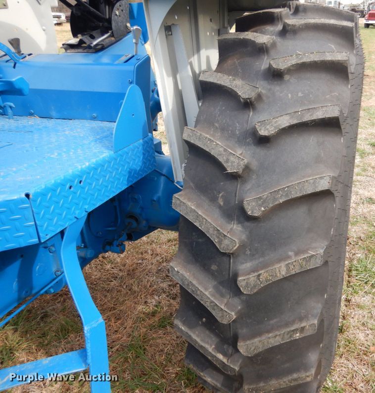 image for item JI9326 1972 Ford 7000  tractor