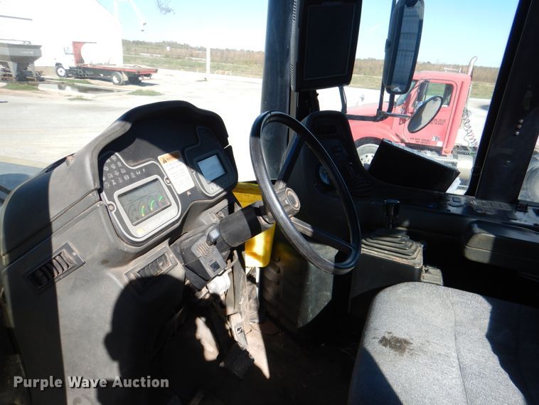 image for item JS9773 Ag-Chem TerraGator 8104  applicator