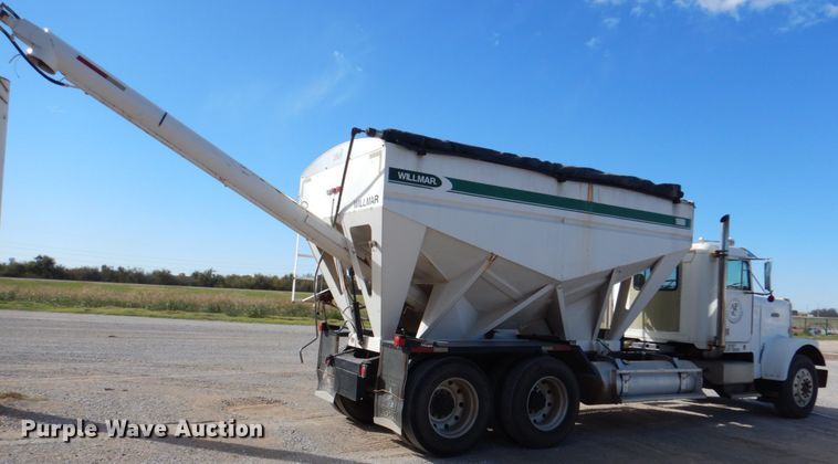 image for item JS9775 1988 Freightliner FC60  fertilizer delivery truck