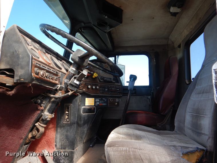 image for item JS9775 1988 Freightliner FC60  fertilizer delivery truck