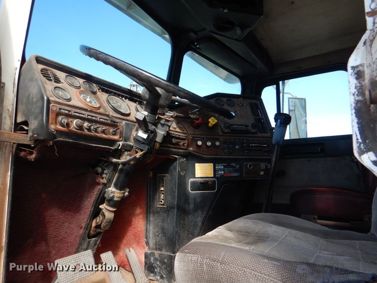 image for item JS9775 1988 Freightliner FC60  fertilizer delivery truck