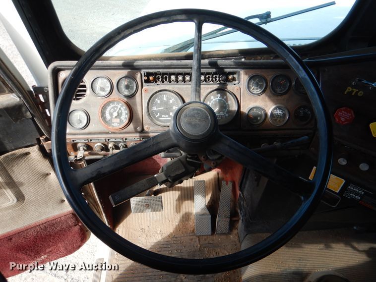 image for item JS9775 1988 Freightliner FC60  fertilizer delivery truck