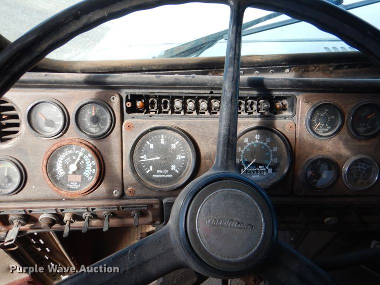 image for item JS9775 1988 Freightliner FC60  fertilizer delivery truck