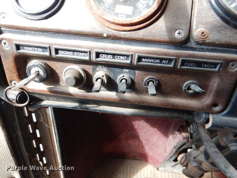 image for item JS9775 1988 Freightliner FC60  fertilizer delivery truck