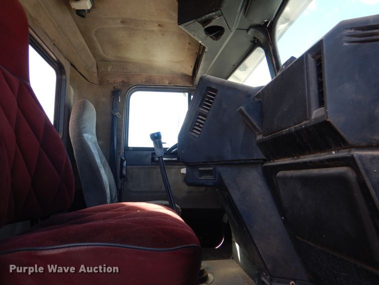 image for item JS9775 1988 Freightliner FC60  fertilizer delivery truck