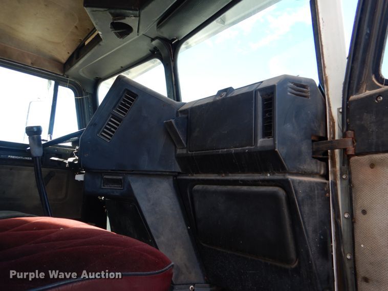 image for item JS9775 1988 Freightliner FC60  fertilizer delivery truck