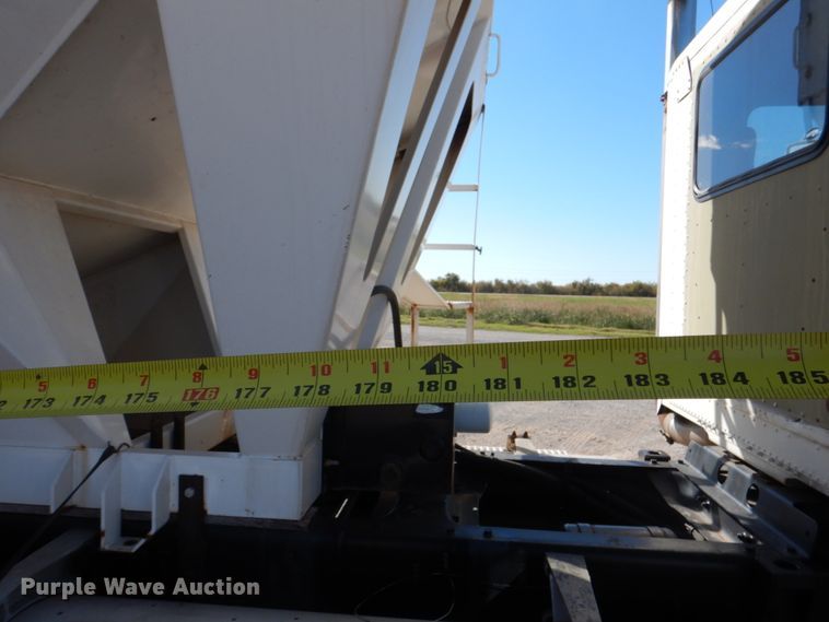 image for item JS9775 1988 Freightliner FC60  fertilizer delivery truck