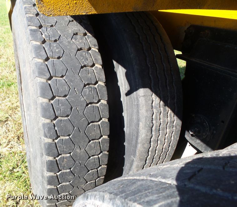 image for item DA7171 2004 Beall BAST-96-3-SB  tank trailer