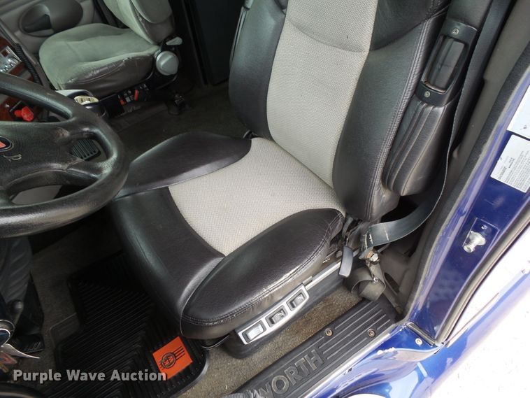 image for item DA7194 2004 Kenworth T2000  semi truck