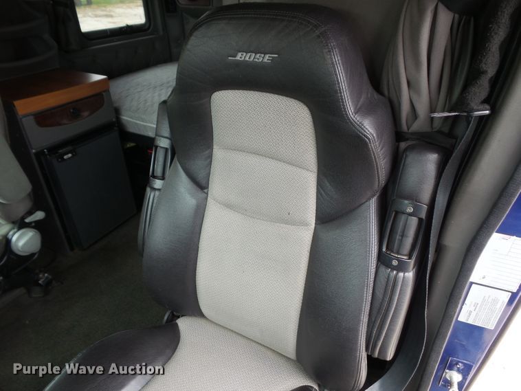 image for item DA7194 2004 Kenworth T2000  semi truck