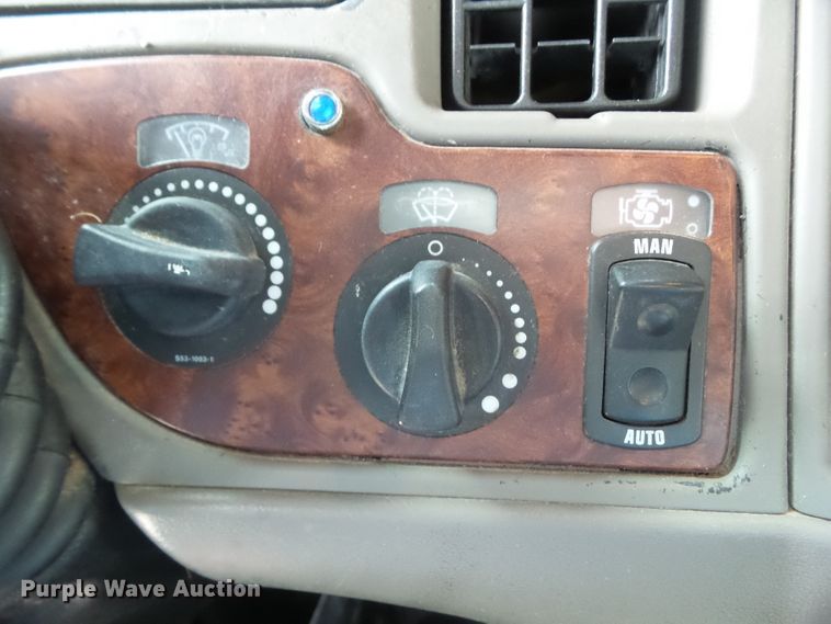 image for item DA7194 2004 Kenworth T2000  semi truck