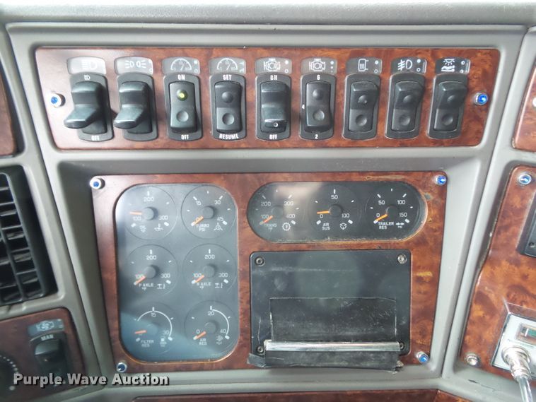 image for item DA7194 2004 Kenworth T2000  semi truck