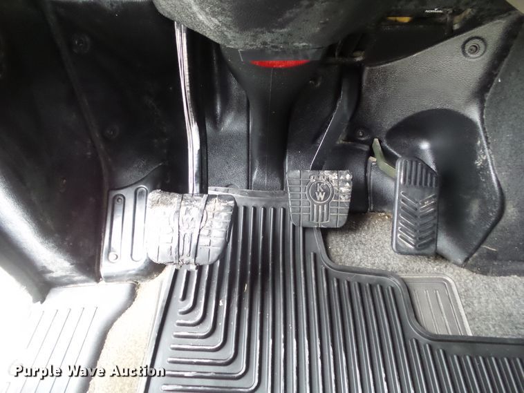 image for item DA7194 2004 Kenworth T2000  semi truck