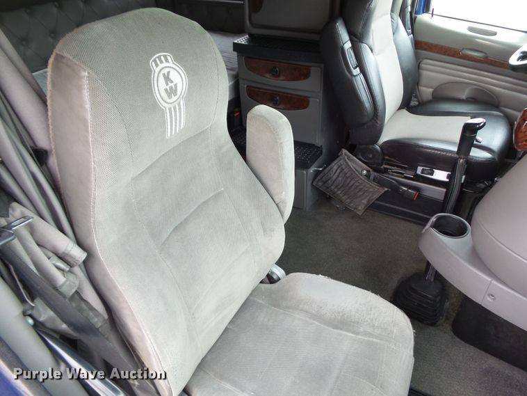 image for item DA7194 2004 Kenworth T2000  semi truck