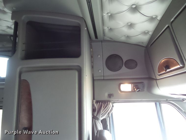 image for item DA7194 2004 Kenworth T2000  semi truck