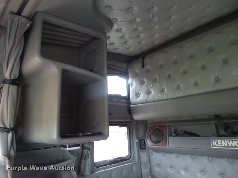 image for item DA7194 2004 Kenworth T2000  semi truck