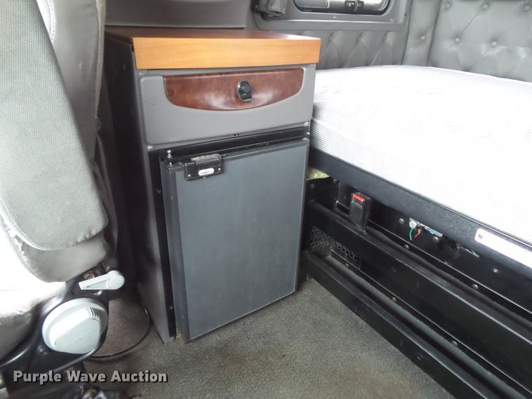 image for item DA7194 2004 Kenworth T2000  semi truck