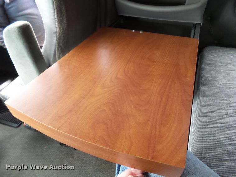 image for item DA7194 2004 Kenworth T2000  semi truck