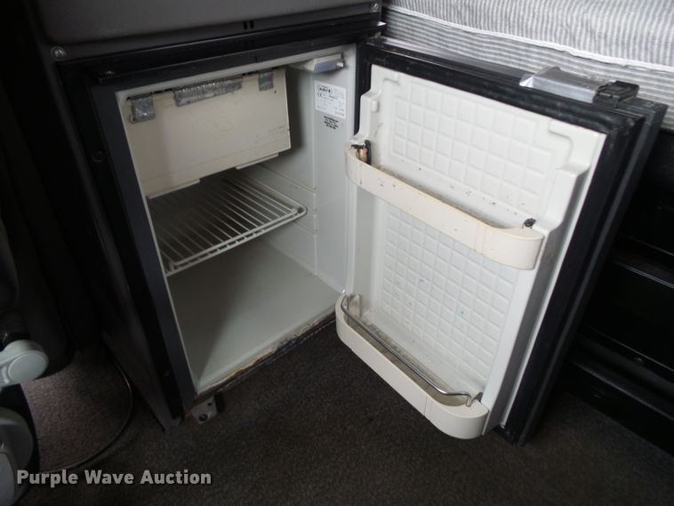 image for item DA7194 2004 Kenworth T2000  semi truck