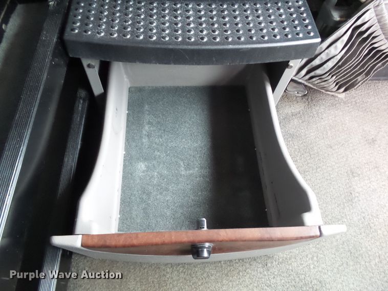 image for item DA7194 2004 Kenworth T2000  semi truck