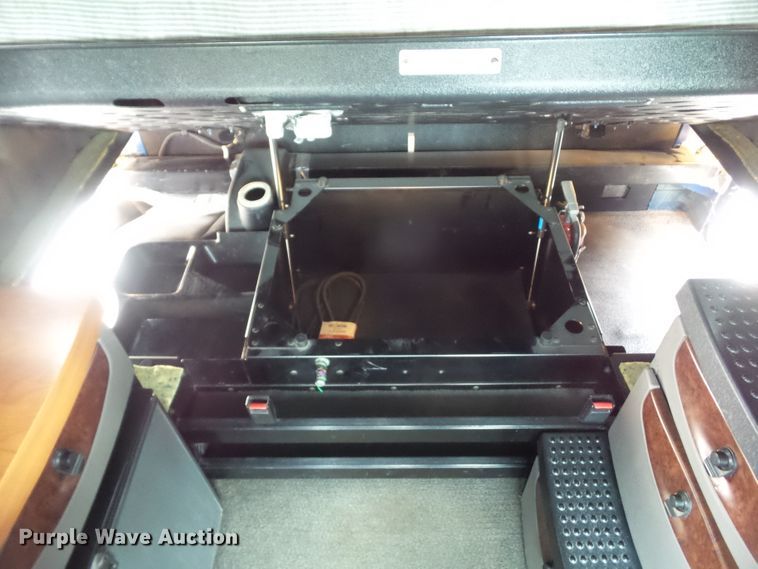 image for item DA7194 2004 Kenworth T2000  semi truck