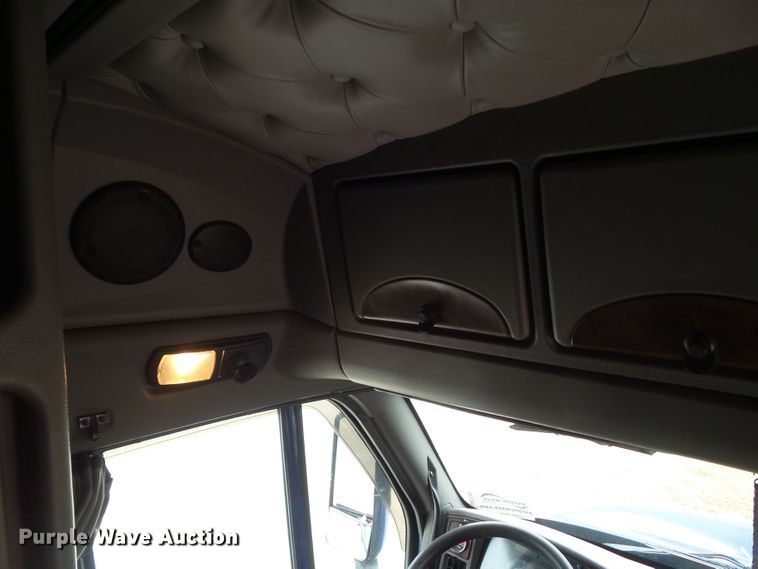 image for item DA7194 2004 Kenworth T2000  semi truck