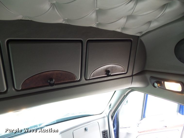 image for item DA7194 2004 Kenworth T2000  semi truck