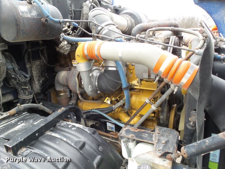 image for item DA7194 2004 Kenworth T2000  semi truck