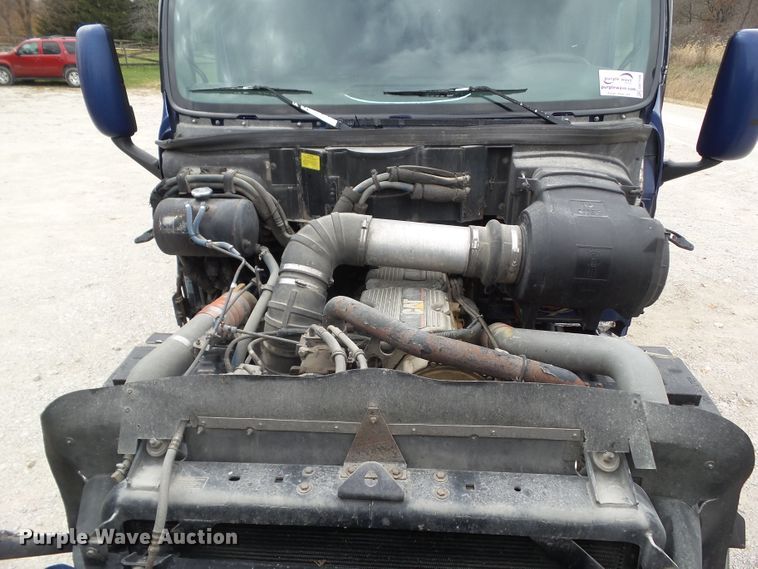 image for item DA7194 2004 Kenworth T2000  semi truck