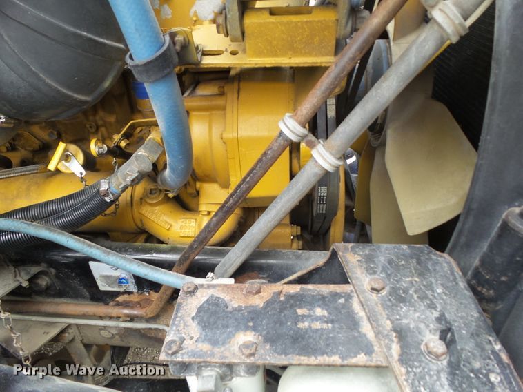 image for item DA7194 2004 Kenworth T2000  semi truck