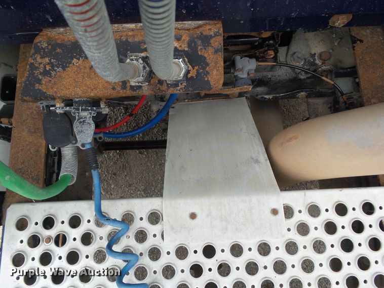 image for item DA7194 2004 Kenworth T2000  semi truck