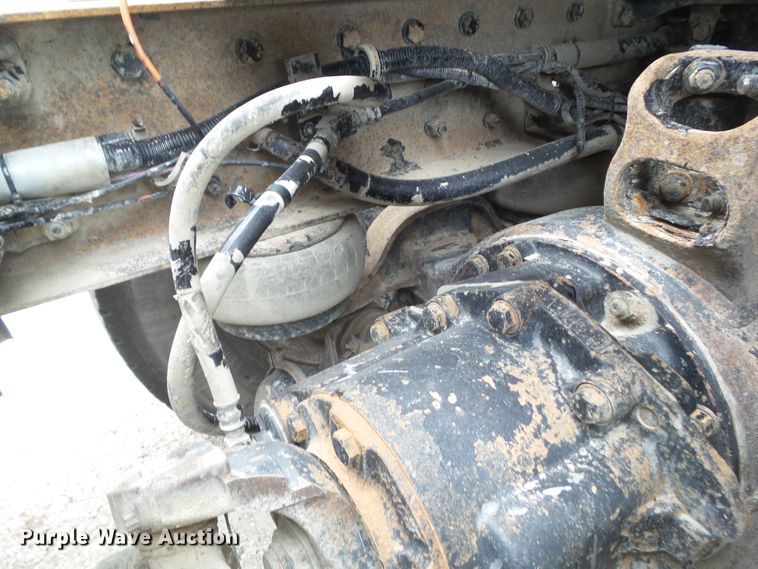 image for item DA7194 2004 Kenworth T2000  semi truck