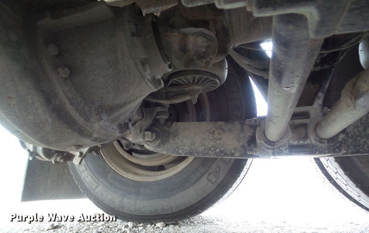 image for item DA7194 2004 Kenworth T2000  semi truck