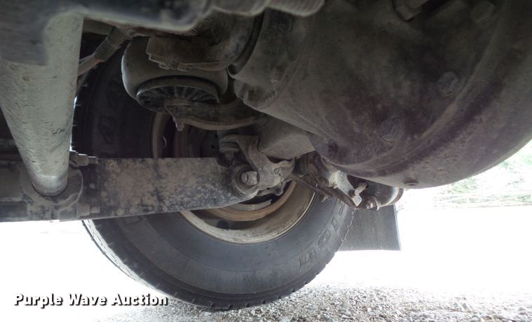 image for item DA7194 2004 Kenworth T2000  semi truck