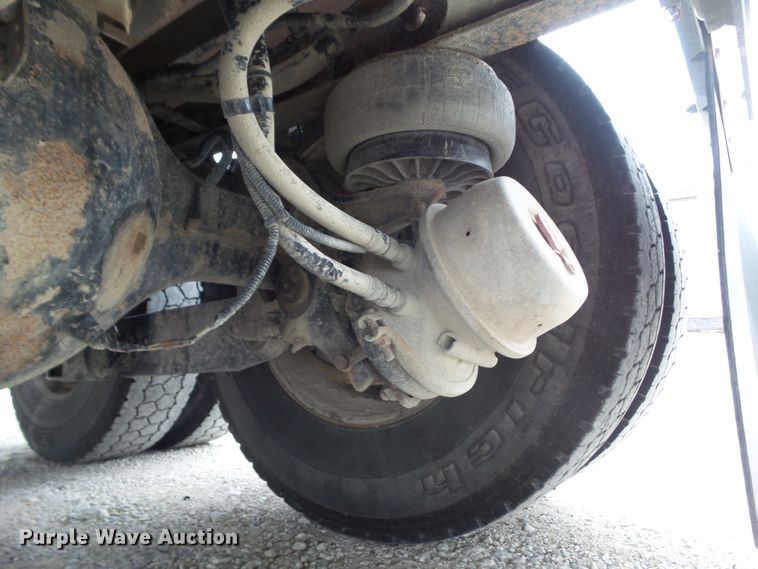 image for item DA7194 2004 Kenworth T2000  semi truck