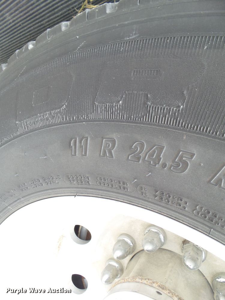 image for item DA7194 2004 Kenworth T2000  semi truck