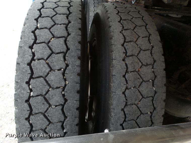 image for item DA7194 2004 Kenworth T2000  semi truck