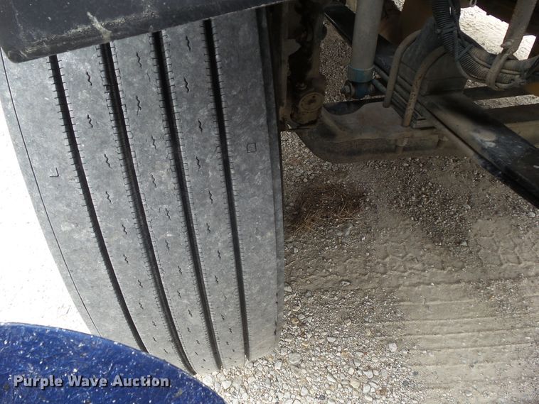 image for item DA7194 2004 Kenworth T2000  semi truck