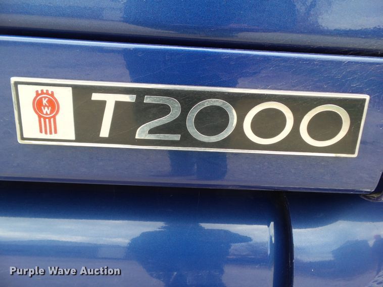 image for item DA7194 2004 Kenworth T2000  semi truck