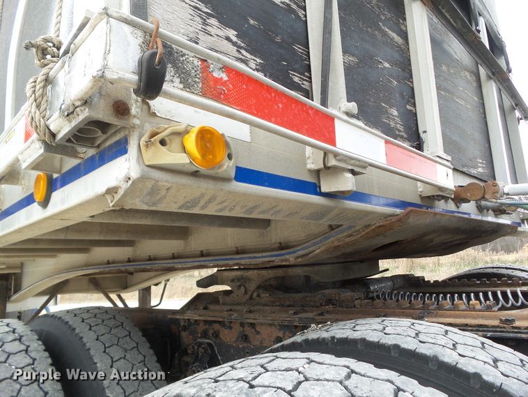 image for item DA7195 2006 East  flatbed trailer
