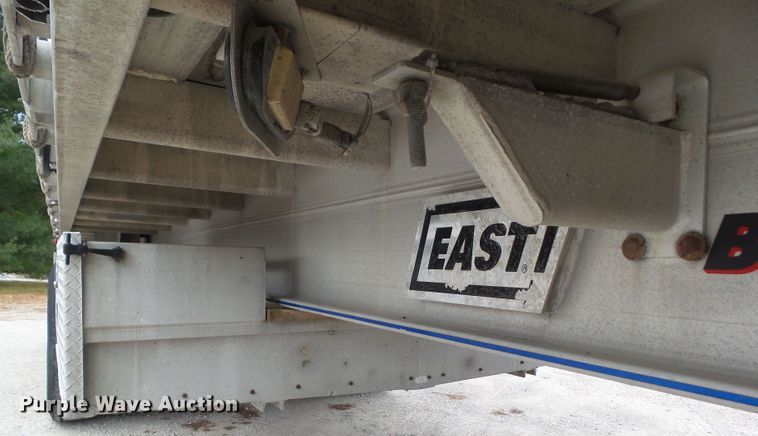 image for item DA7195 2006 East  flatbed trailer
