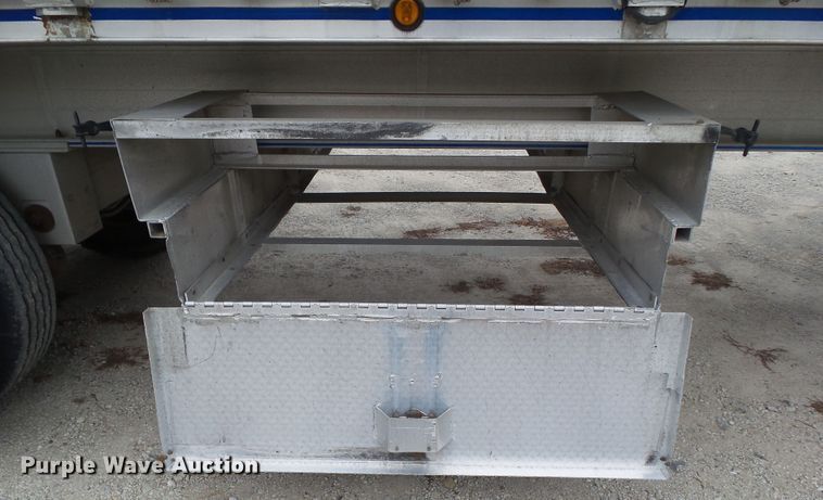 image for item DA7195 2006 East  flatbed trailer