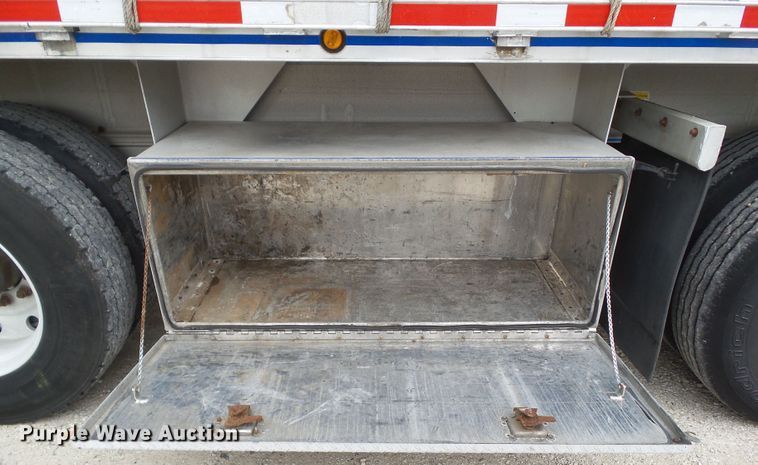 image for item DA7195 2006 East  flatbed trailer