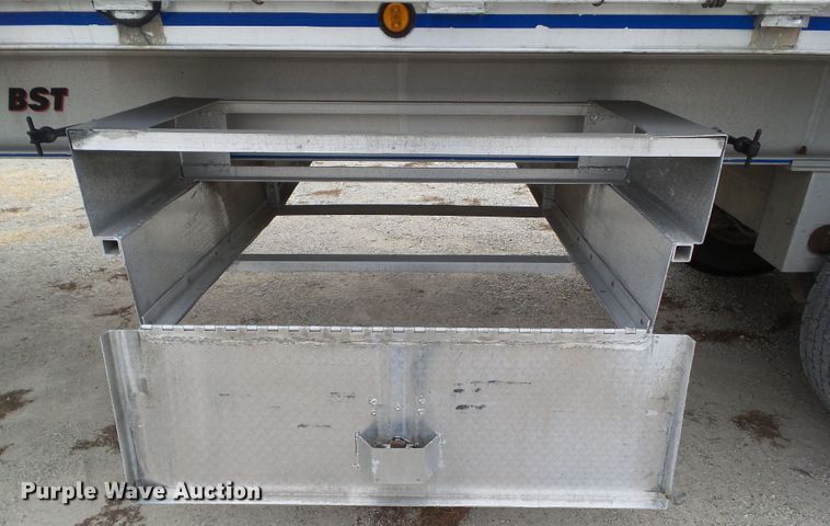 image for item DA7195 2006 East  flatbed trailer