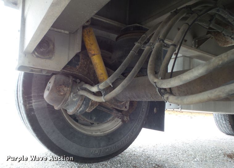 image for item DA7195 2006 East  flatbed trailer