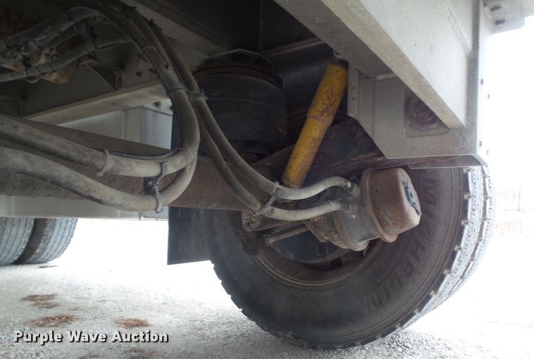 image for item DA7195 2006 East  flatbed trailer