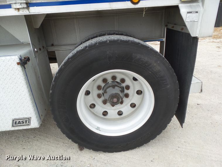 image for item DA7195 2006 East  flatbed trailer