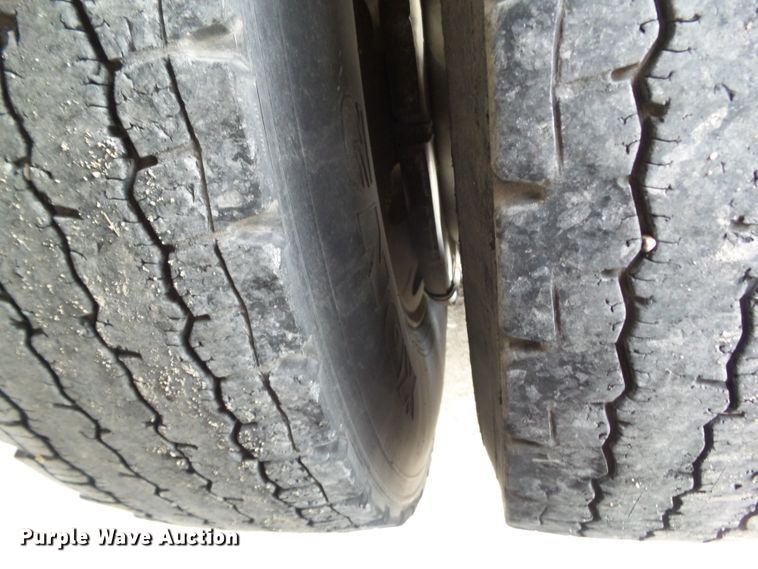 image for item DA7195 2006 East  flatbed trailer