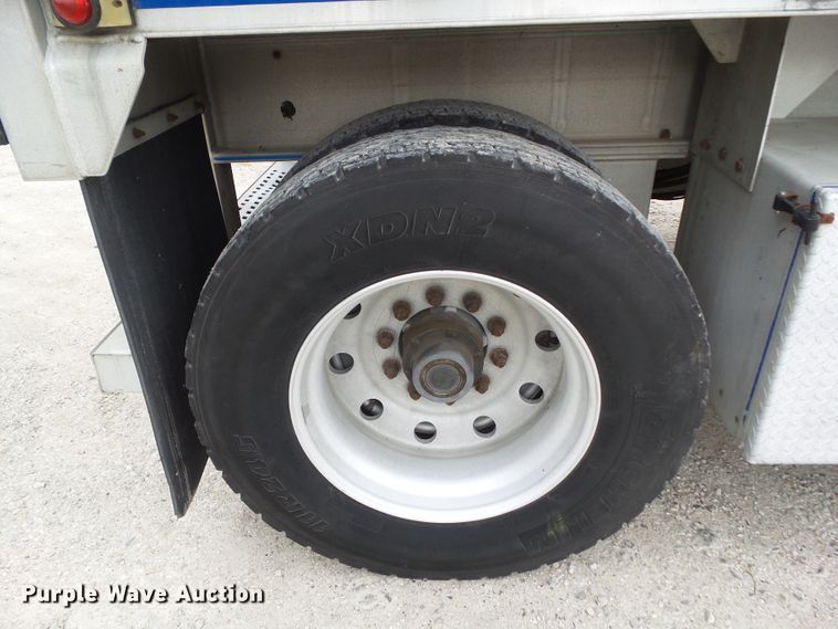 image for item DA7195 2006 East  flatbed trailer