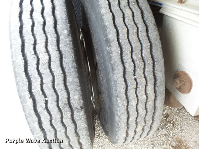 image for item DA7195 2006 East  flatbed trailer